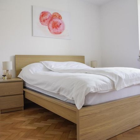Bright Apartment Ljubljana Bagian luar foto