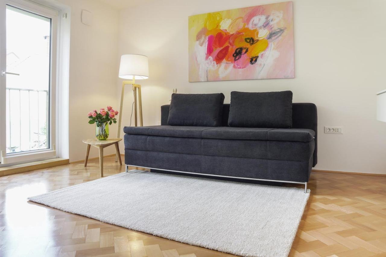 Bright Apartment Ljubljana Bagian luar foto
