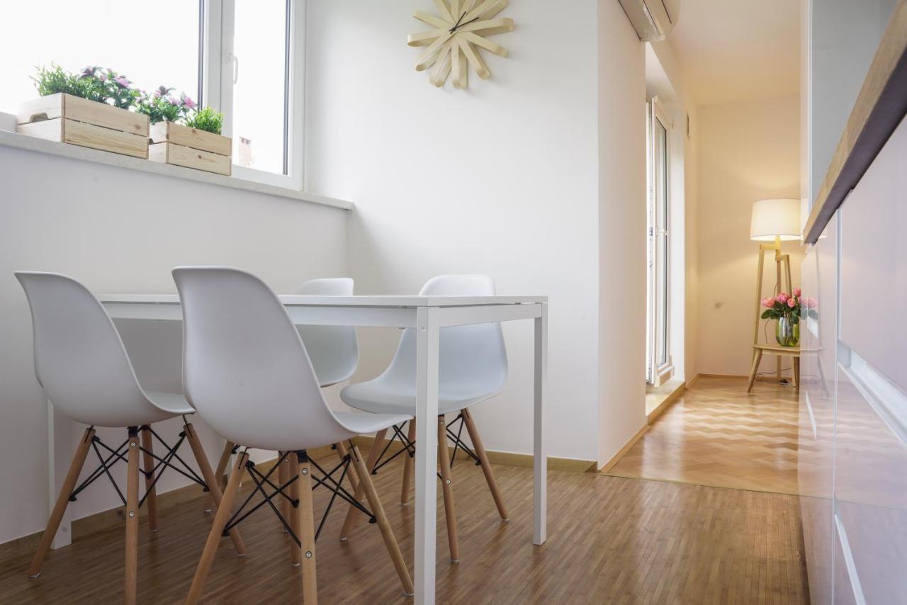Bright Apartment Ljubljana Bagian luar foto