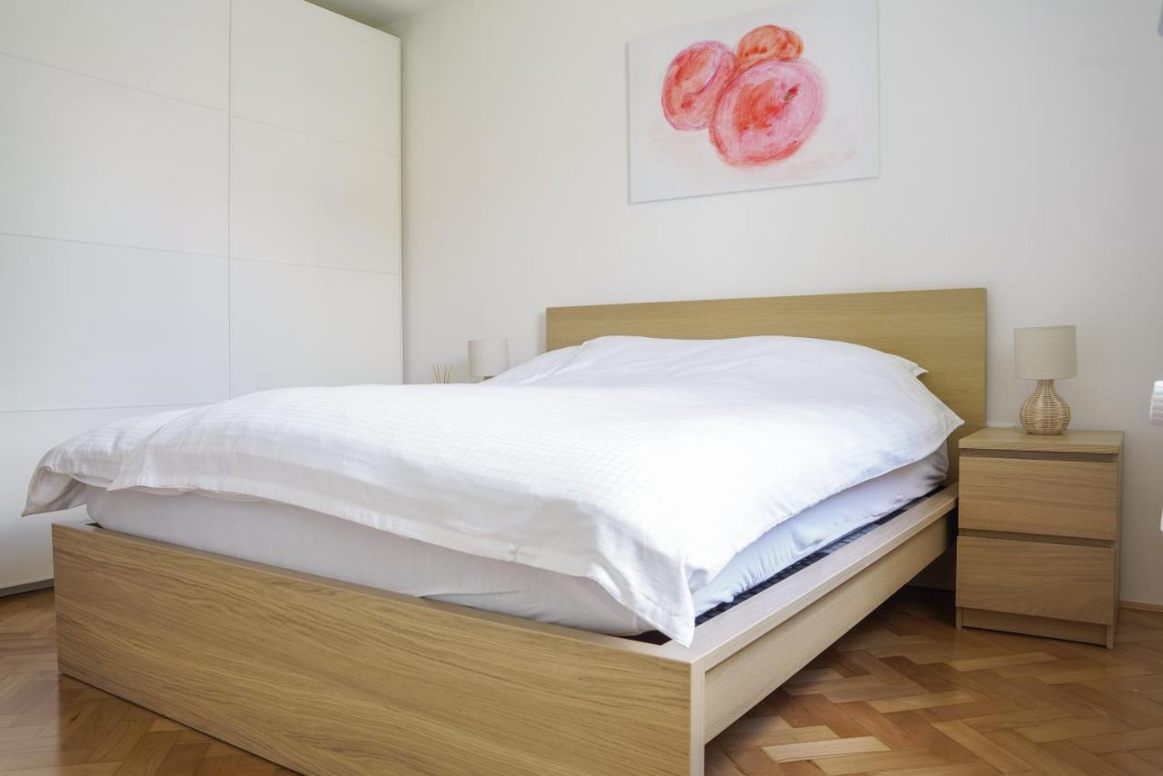 Bright Apartment Ljubljana Bagian luar foto