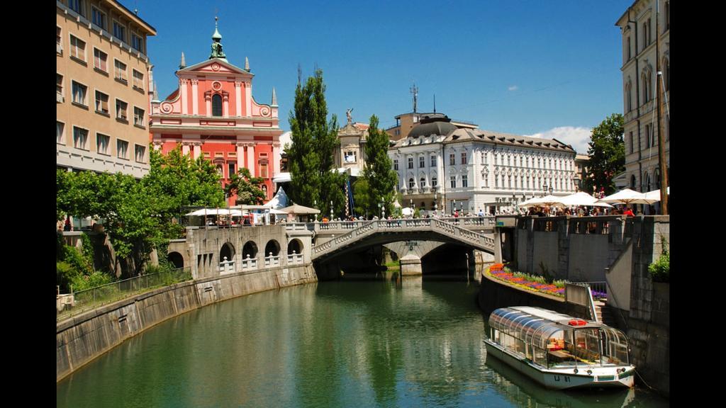 Bright Apartment Ljubljana Bagian luar foto